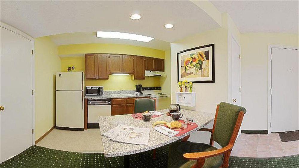 Sonesta Simply Suites Cleveland Airport Middleburg Heights Εξωτερικό φωτογραφία