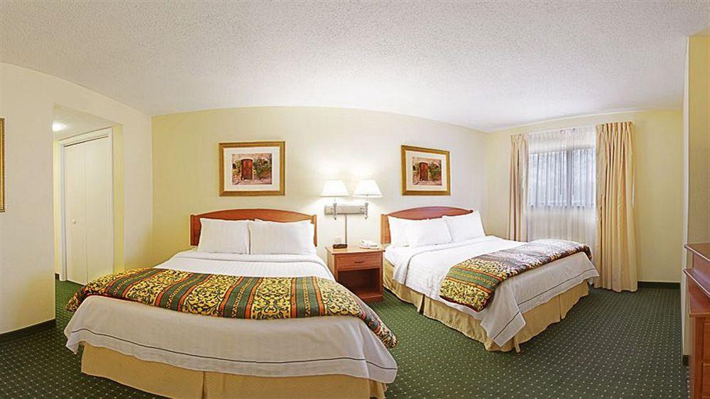 Sonesta Simply Suites Cleveland Airport Middleburg Heights Εξωτερικό φωτογραφία