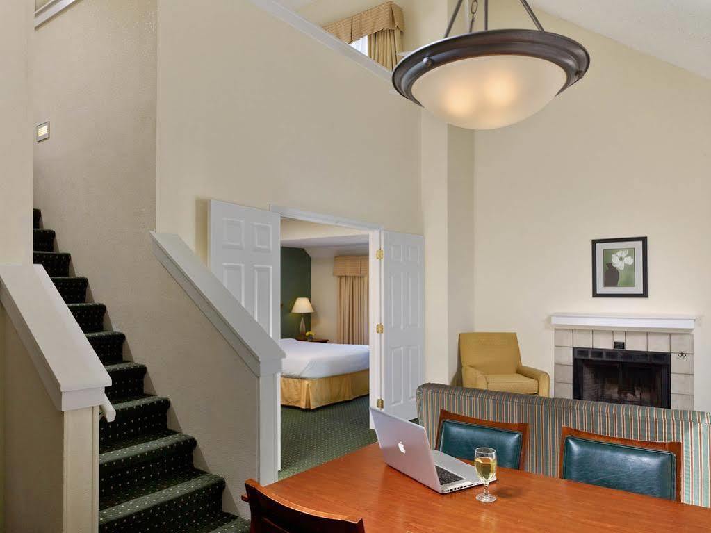 Sonesta Simply Suites Cleveland Airport Middleburg Heights Εξωτερικό φωτογραφία