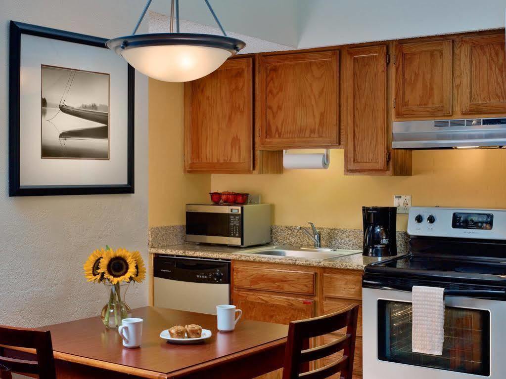 Sonesta Simply Suites Cleveland Airport Middleburg Heights Εξωτερικό φωτογραφία