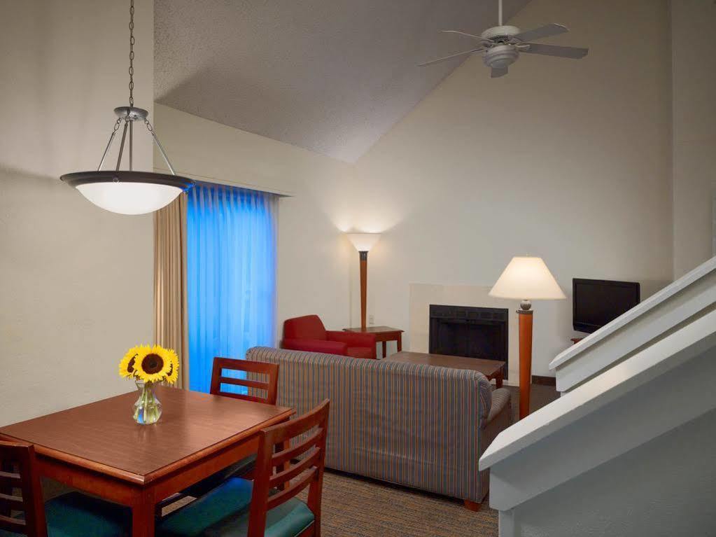 Sonesta Simply Suites Cleveland Airport Middleburg Heights Εξωτερικό φωτογραφία